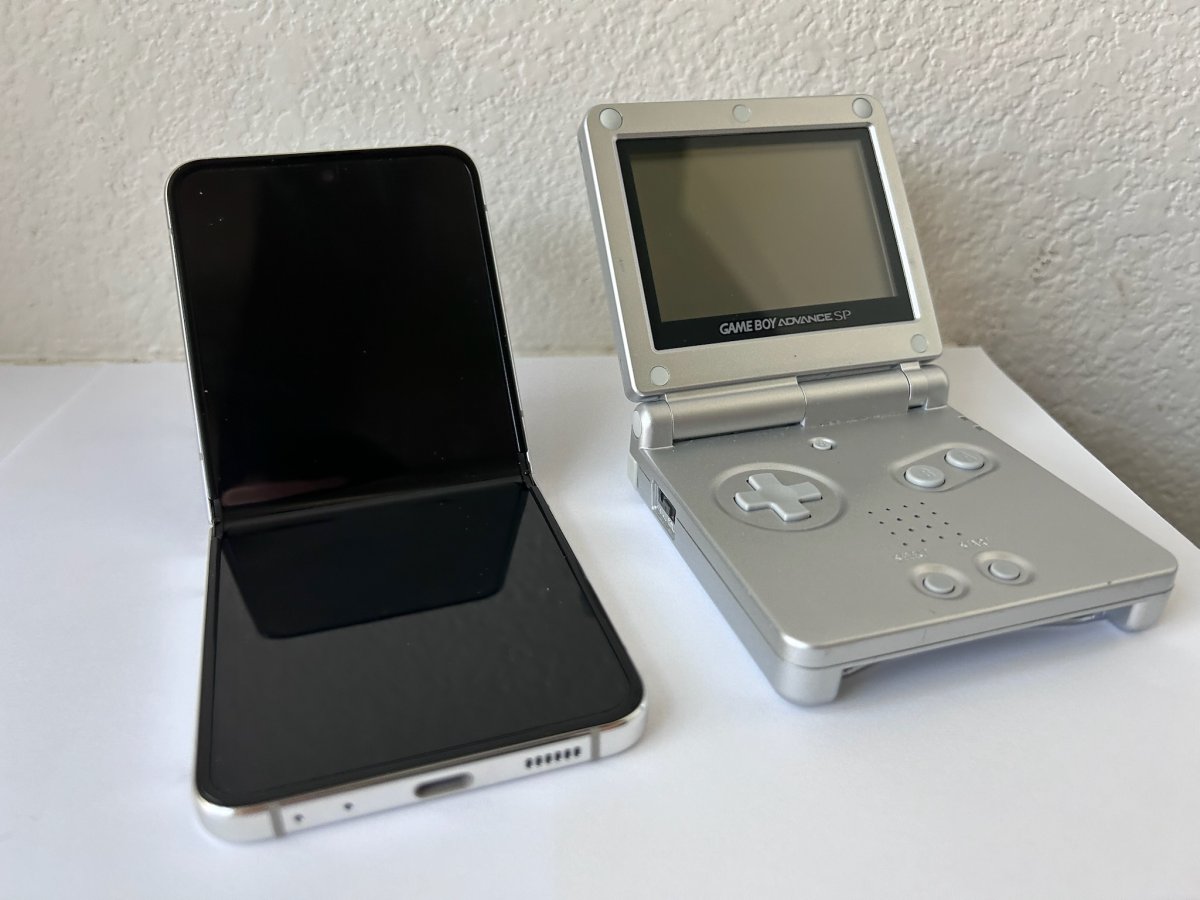 Samsung Galaxy Z Flip: а инновационное стекло-то не стеклянное
